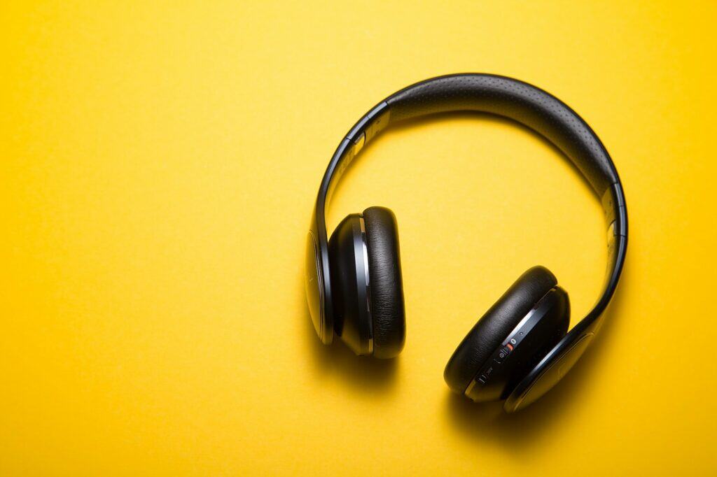 8 Amazing Benefits of Podcast Marketing for Your Business featured image